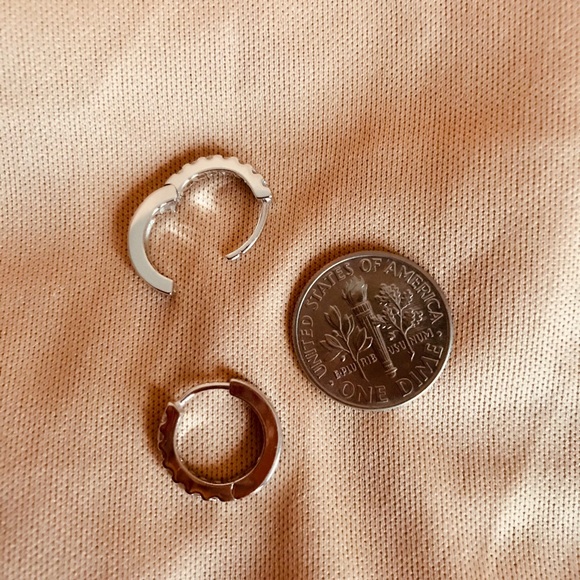 925 Sterling Silver Small Hoop Earrings - Picture 5 of 6